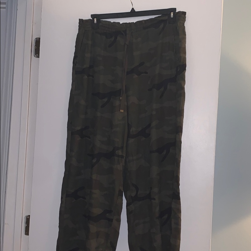 Camo stretch waist pants